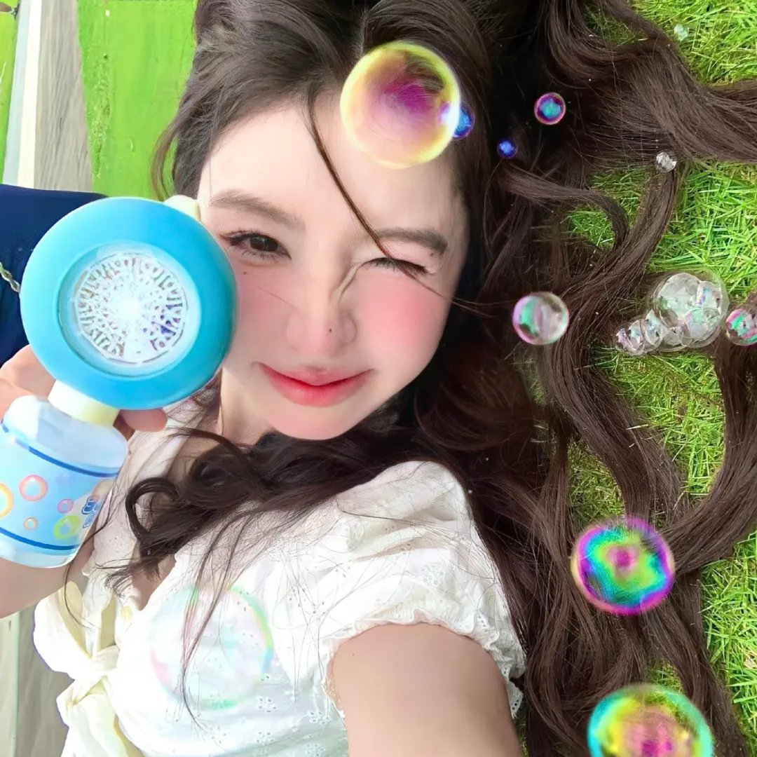 卷发苏 海报